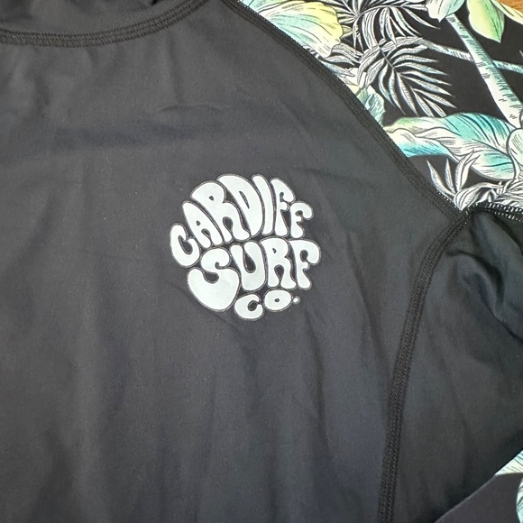 NWOT Rash Guard (unsure of brand) with Cardiff Surf Co Logo (Size L) - Picture 2 of 7